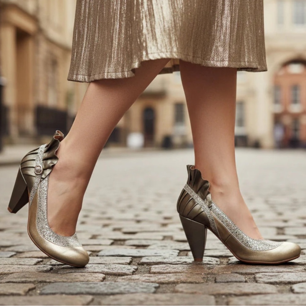 Chanii B Tresor Champagne Gold Heeled Leather Ruffle Shoes, size 40